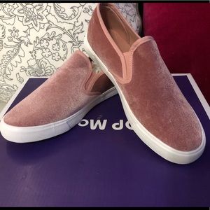 Slip on sneakers size 7 pink
